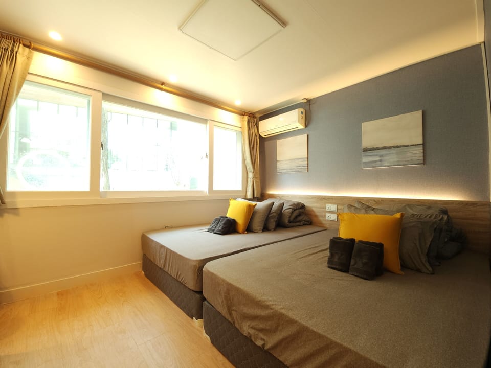 Quadruple Room | Individually decorated, individually furnished, desk, iron/ironing board