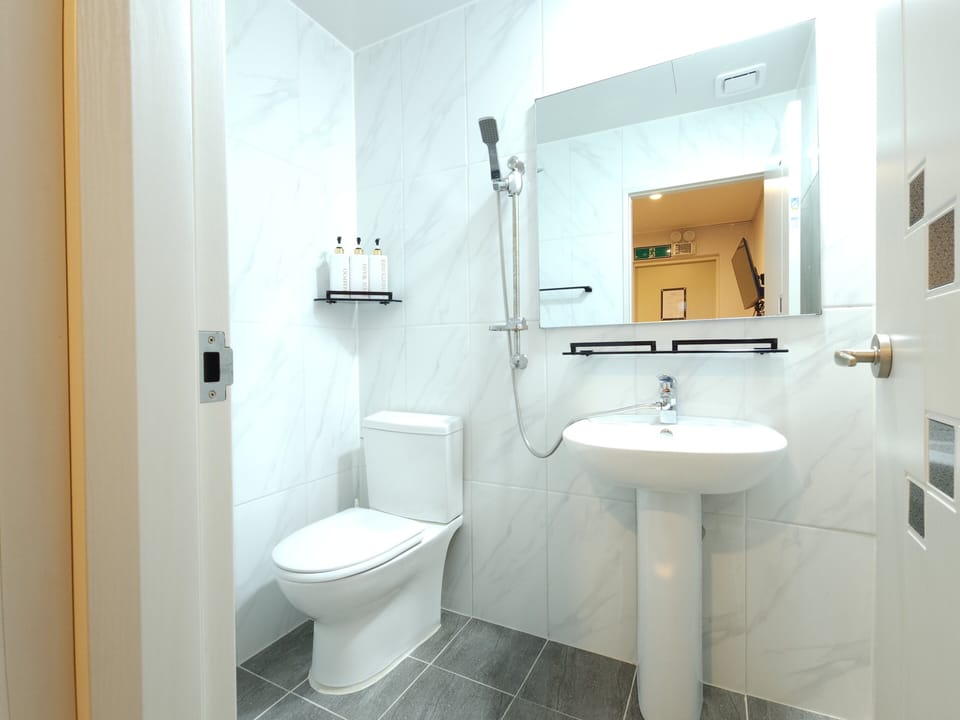 Bunk Bed | Bathroom | Shower, free toiletries, hair dryer, slippers