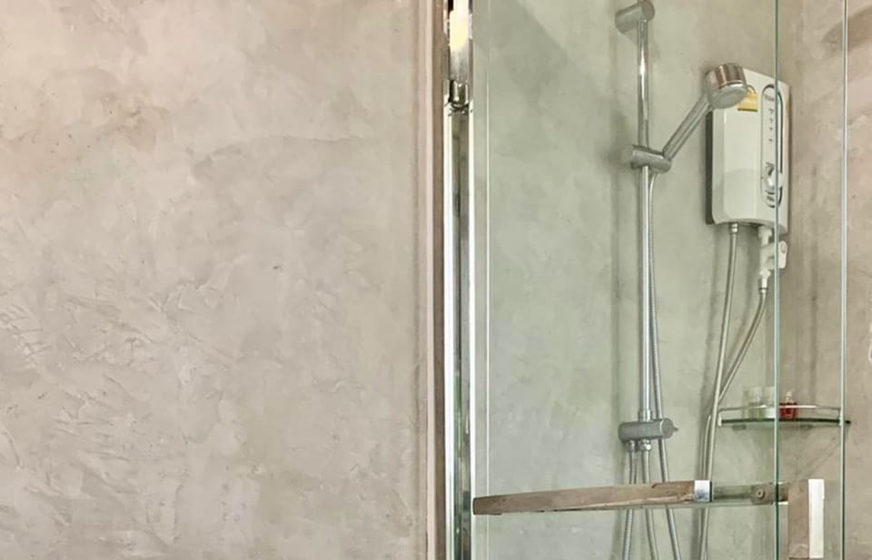Triple Room | Bathroom | Shower, free toiletries, hair dryer, towels
