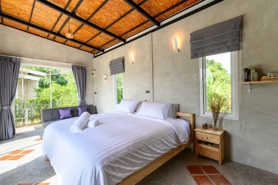 Double Room | Minibar, desk, blackout drapes, free WiFi