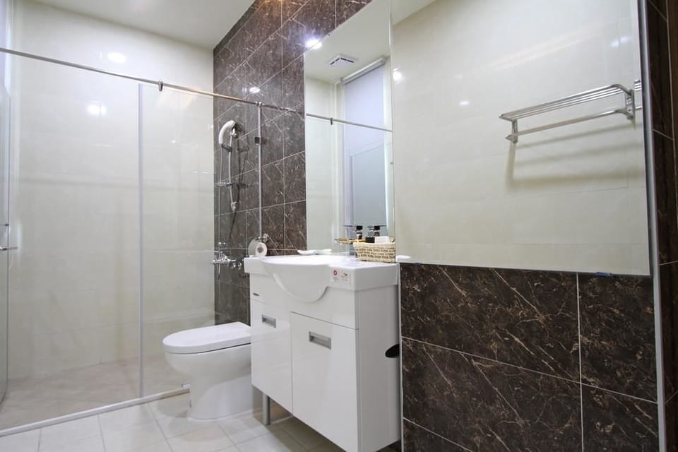 Standard Double Room, 1 Double Bed | Bathroom | Shower, free toiletries, hair dryer, slippers