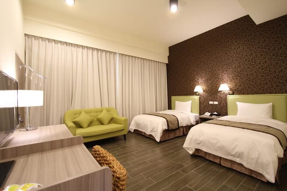 Standard Twin Room | Desk, blackout drapes, soundproofing, free WiFi