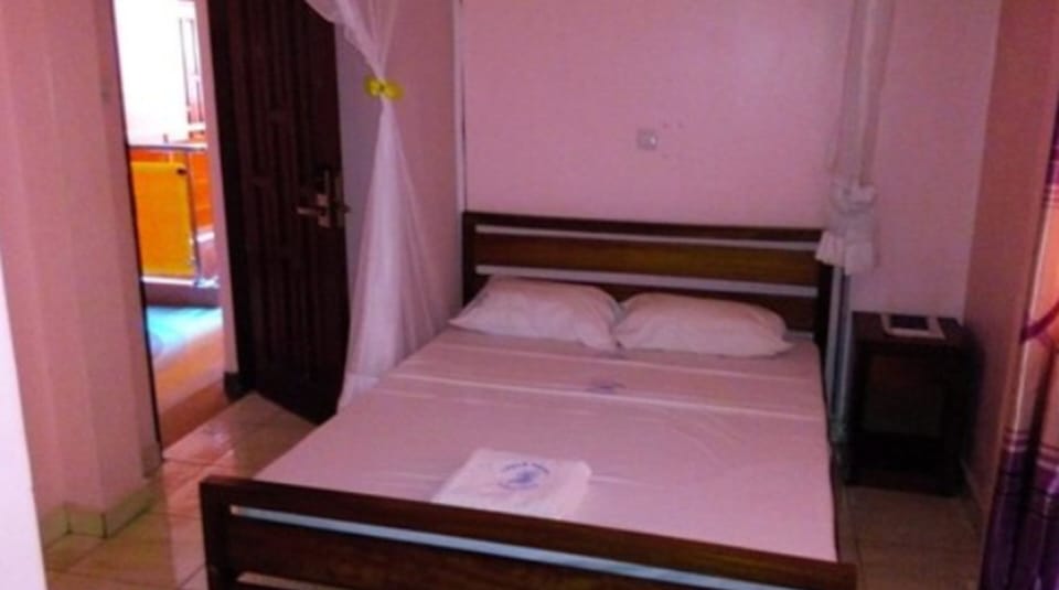 Standard Single Room | Individually decorated, desk, soundproofing, free WiFi