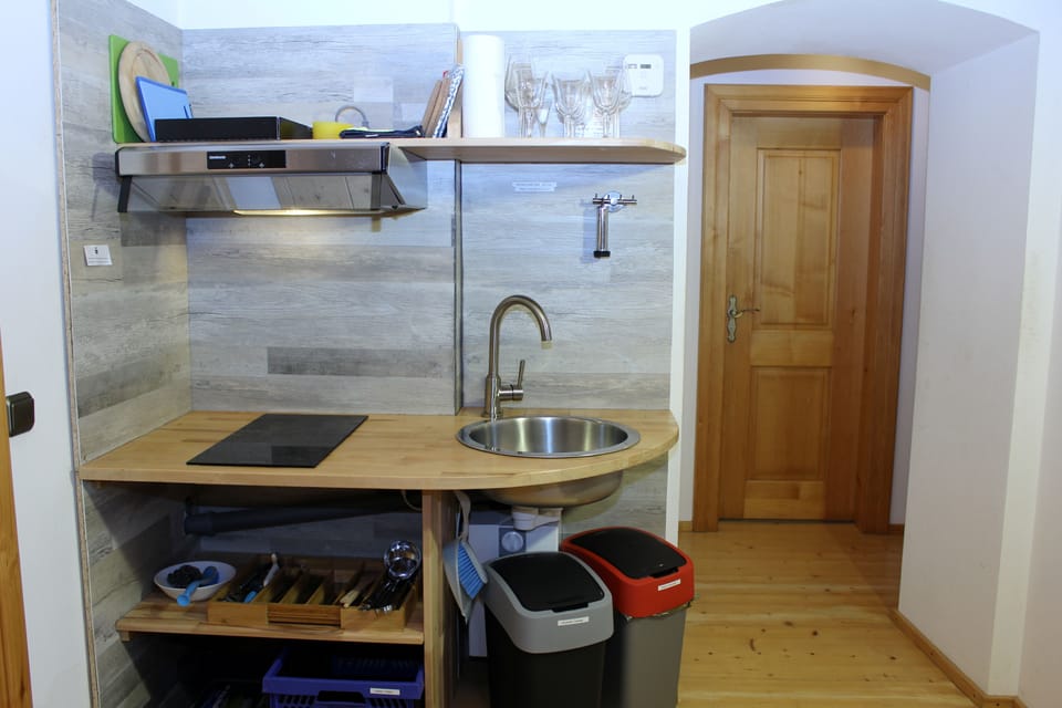 Apartment, 2 Bedrooms (Luitpold) | Shared kitchen | Microwave, oven, stovetop, dishwasher
