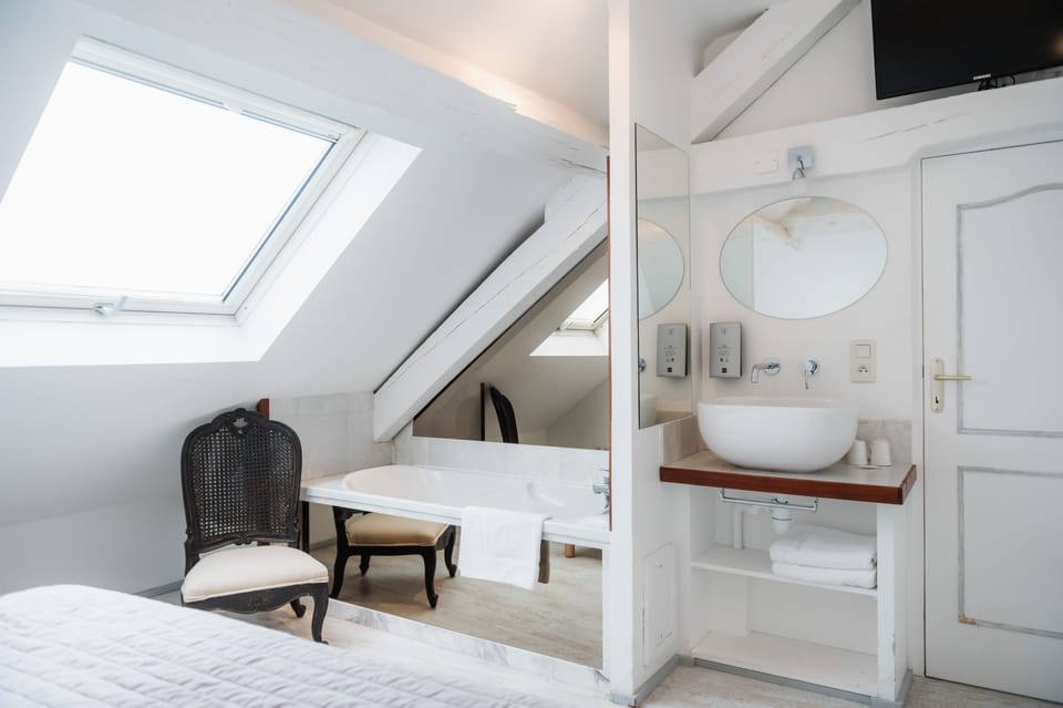 Standard Quadruple Room | Bathroom | Eco-friendly toiletries, hair dryer, towels, soap