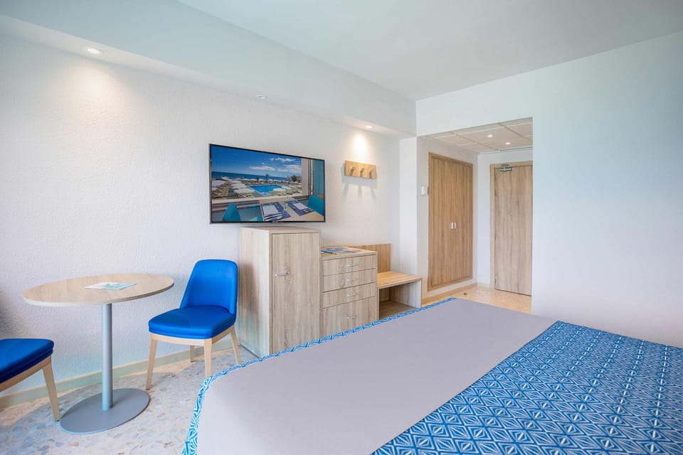 In-room safe, desk, free WiFi, bed sheets