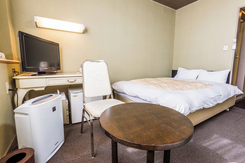 Economy Double Room - Shared Bathroom - Non-Smoking | In-room safe