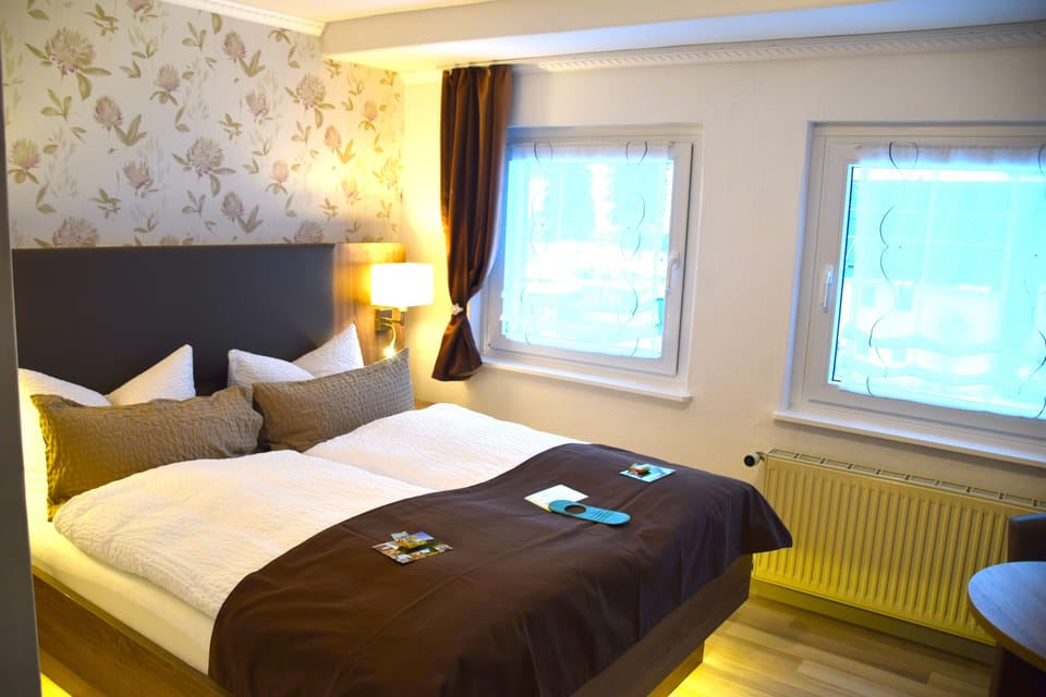 Standard Double Room | Hypo-allergenic bedding available, desk, WiFi (free), bed sheets