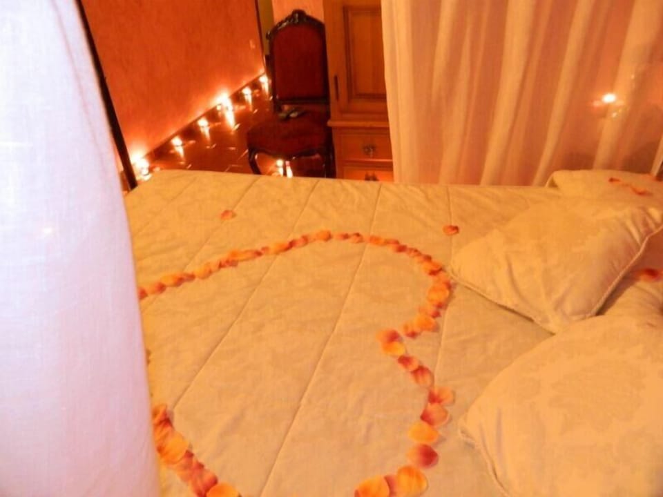 Superior Double Room, Jetted Tub | Rollaway beds, free WiFi, bed sheets