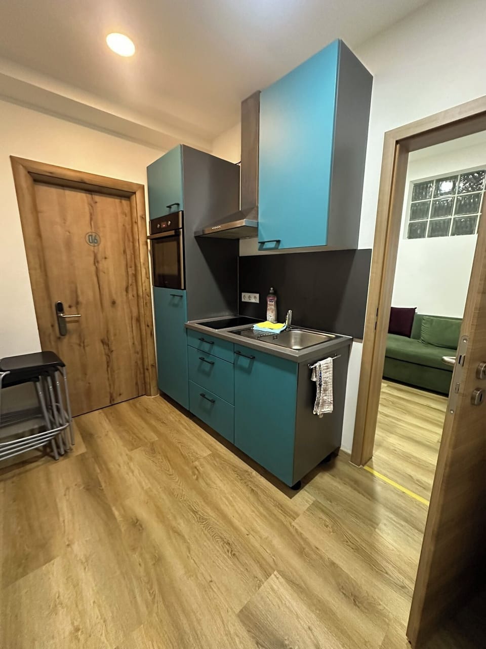 Economy Single Room | Living area | Flat-screen TV