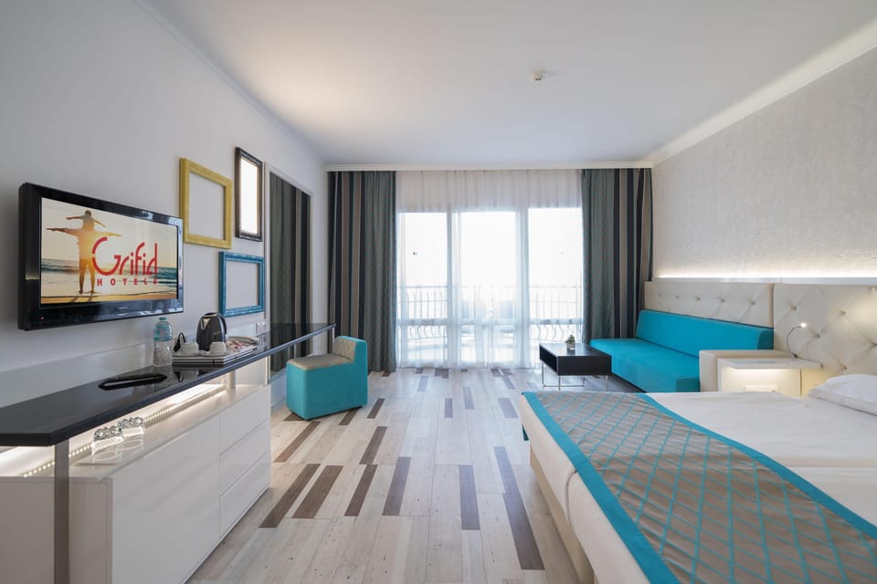 Minibar, in-room safe, free WiFi, bed sheets