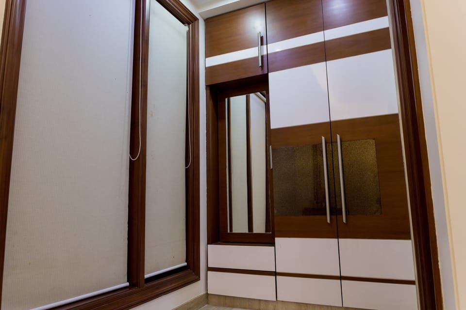 Premium bedding, desk, blackout drapes, soundproofing