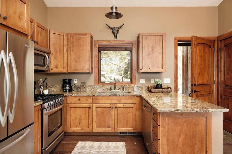 Well-appointed kitchen with gas range and full utensils and cookware.