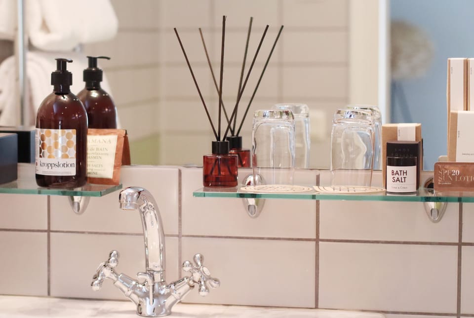 Bathroom sink