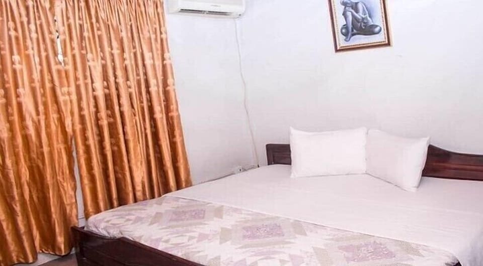Standard Room | Desk, WiFi (free), bed sheets