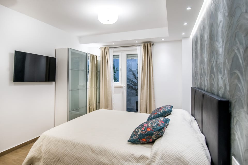 In-room safe, blackout drapes, soundproofing, iron/ironing board