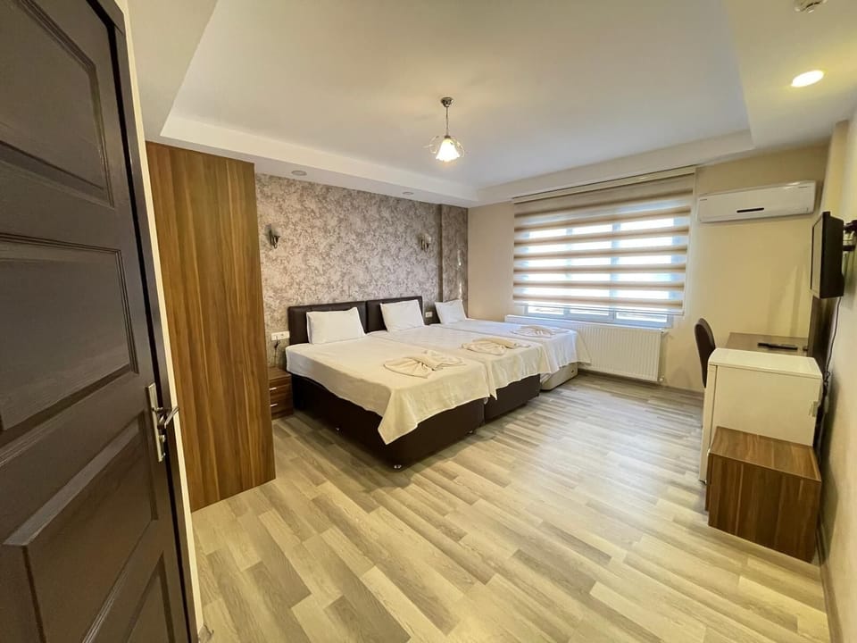 Classic Double or Twin Room | Egyptian cotton sheets, premium bedding, individually decorated, desk