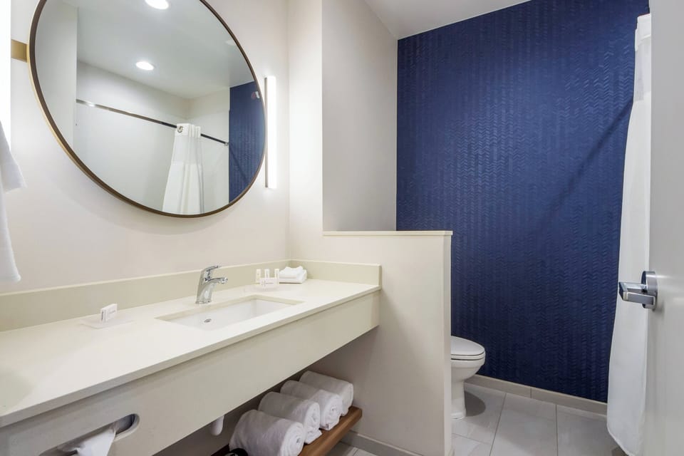 Room, 2 Queen Beds | Bathroom | Hydromassage showerhead, towels