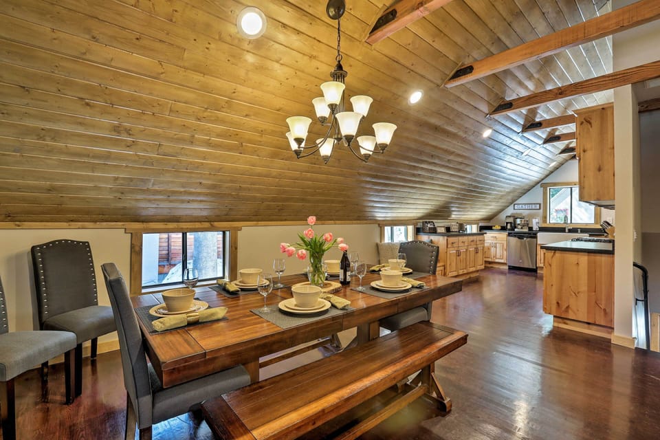 Dining Table | Dishware & Flatware Provided