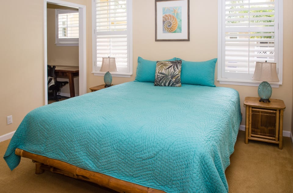Guest bedroom - Guest bedroom with Cal-King bed