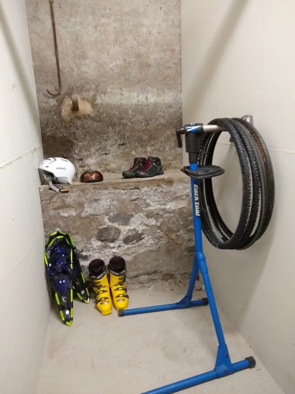 The private cave on the ground floor offers secure bike storage, track pump, bike tools; cleaning items and plenty of space for winter sports equipment.