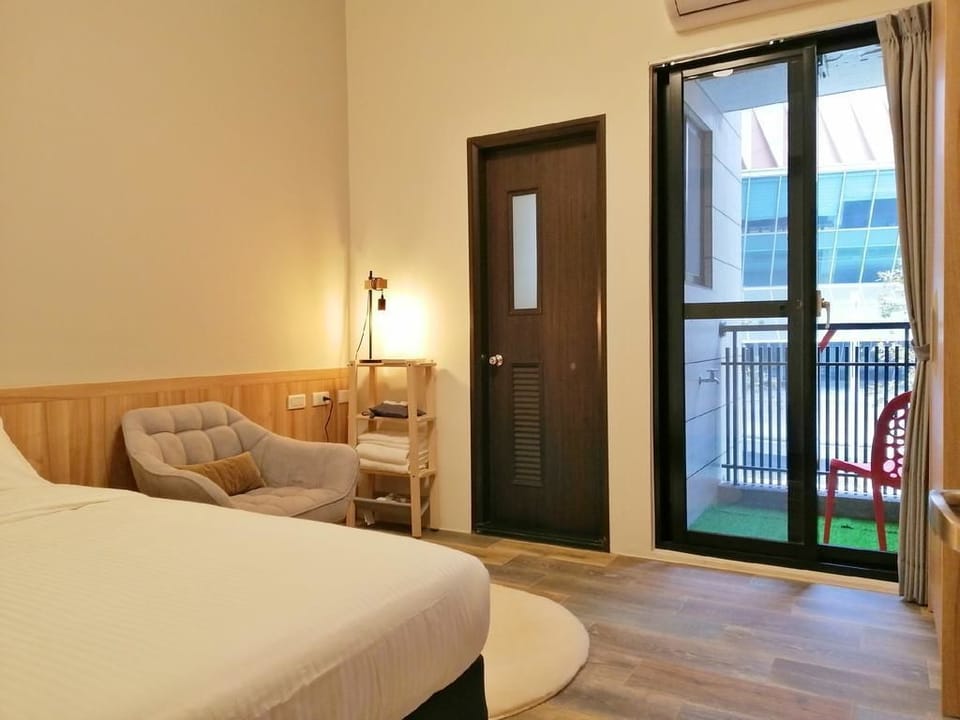 Balcony Double Room | Minibar, blackout drapes, soundproofing, rollaway beds