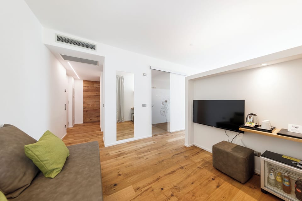 Suite Deluxe | Living area | Smart TV
