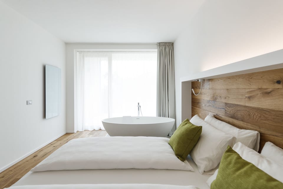 Suite Deluxe | In-room safe, soundproofing, iron/ironing board (on request)
