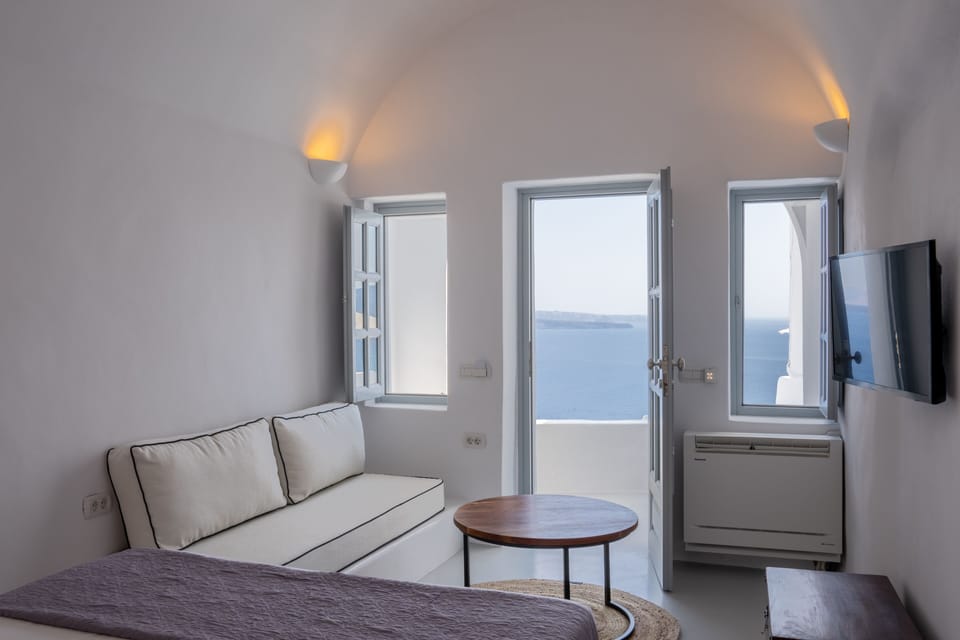Junior Suite, Balcony (Outdoor Plunge Pool, Caldera View) | 1 bedroom, premium bedding, in-room safe, soundproofing