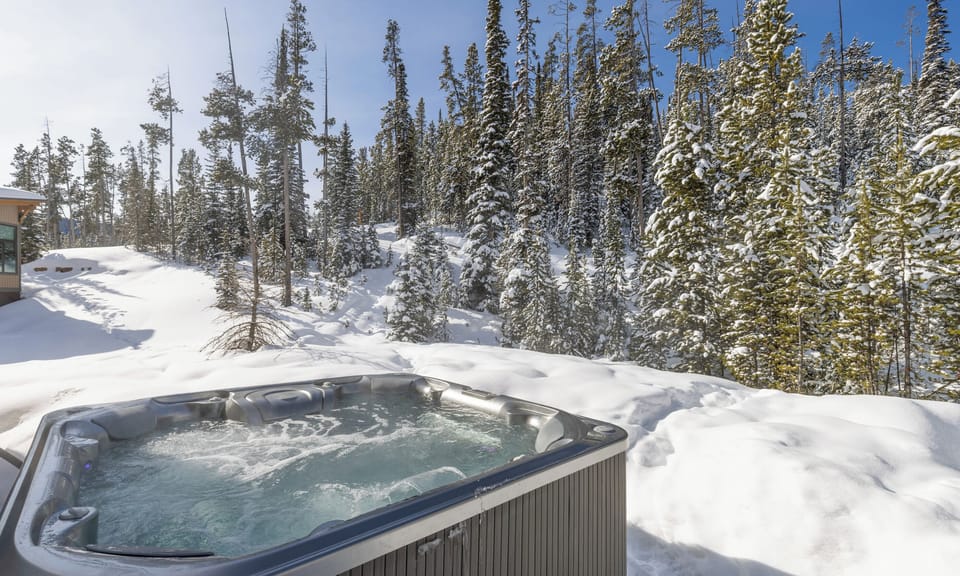 12 Claim Jumper hot tub1