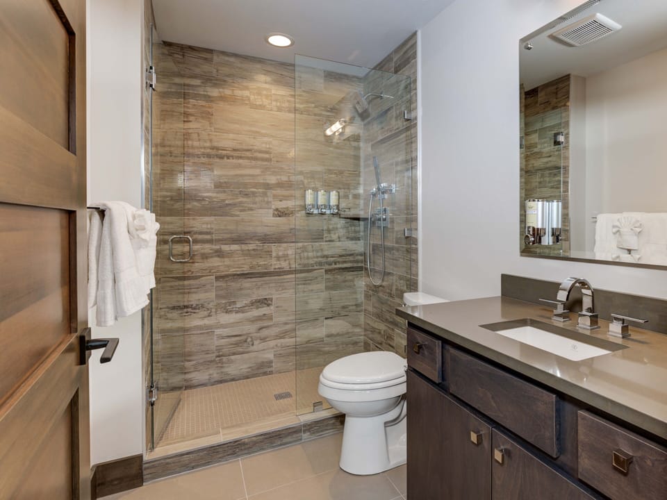 Homestead Chalet 12 Claim Jumper, Upstairs Bathroom 1, 1