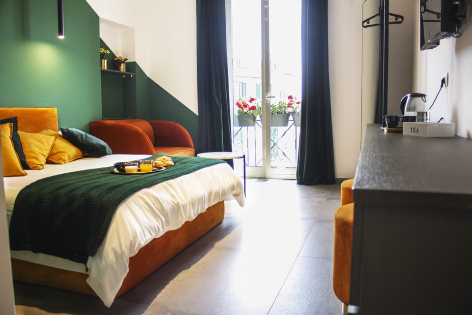 Deluxe Room, Partial Sea View (Esagono) | Hypo-allergenic bedding, down comforters, pillowtop beds, in-room safe