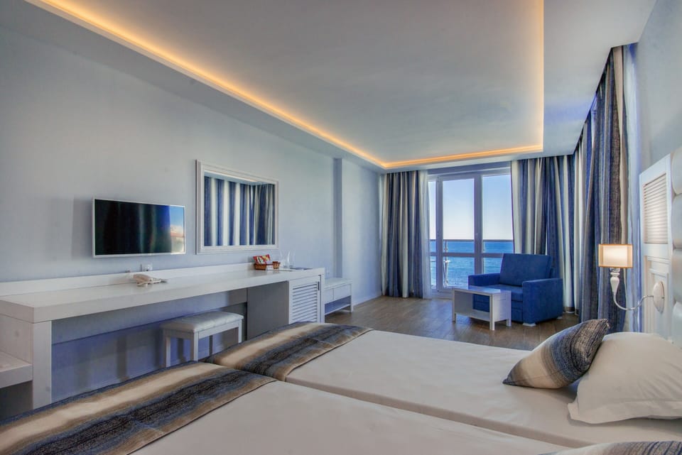 Deluxe Twin Room, Sea View | Minibar, individually furnished, desk, laptop workspace