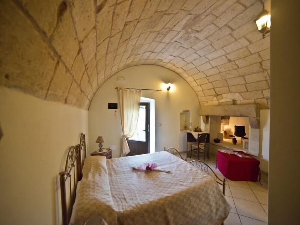 Classic Double or Twin Room, Ensuite, Garden View | 1 bedroom, minibar, blackout drapes, iron/ironing board