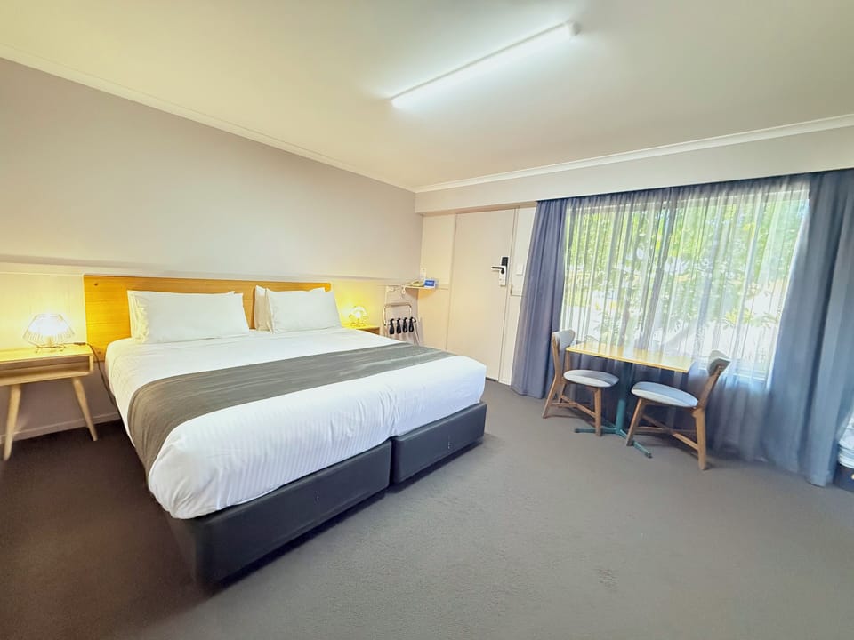 Superior Room, 1 King Bed, Non Smoking, Garden View | Premium bedding, down comforters, minibar, in-room safe