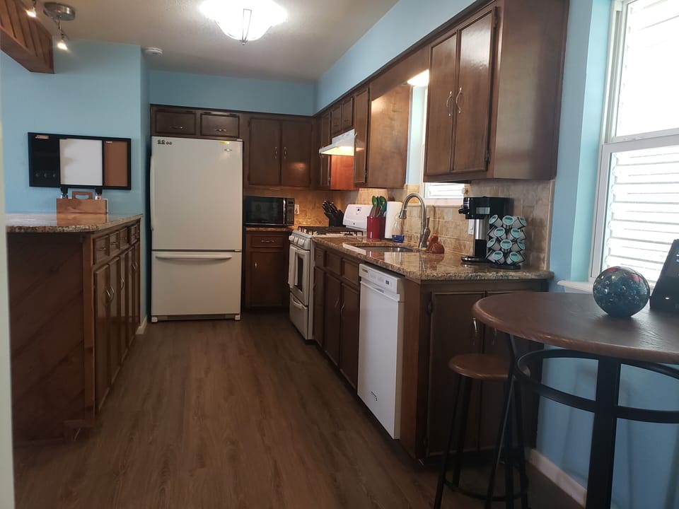 Full kitchen with appliances 