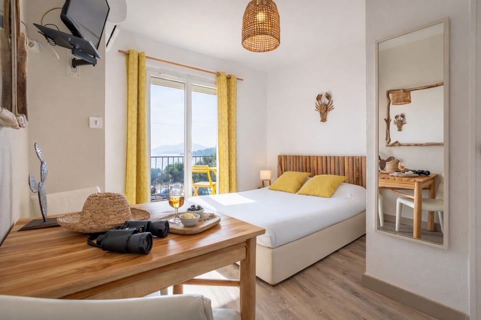 Superior Double Room, Ground or First Floor Balcony, Sea Siew (bois flotté) | Individually decorated, desk, soundproofing, free WiFi