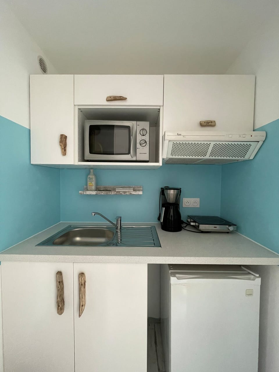 Double Room, Kitchenette (bord de mer) | Private kitchen | Eco-friendly cleaning products