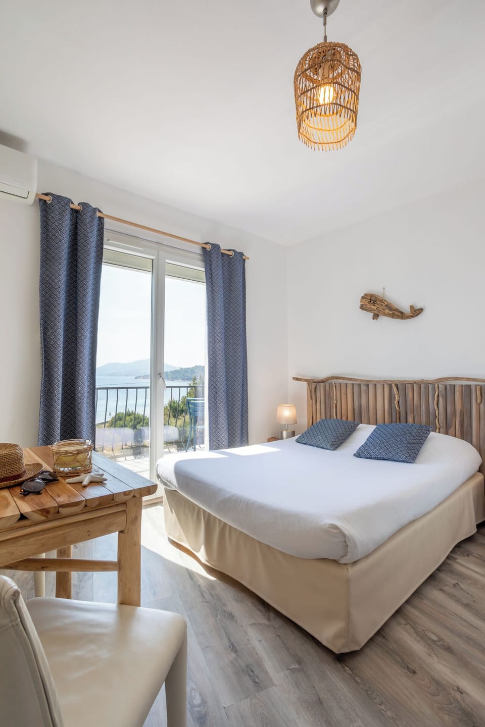 Superior Double Room, Ground or First Floor Balcony, Sea Siew (bois flotté) | Individually decorated, desk, soundproofing, free WiFi