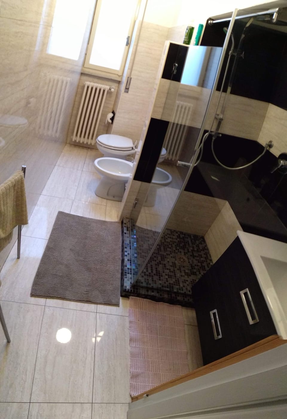 Classic Apartment, Multiple Beds | Bathroom | Shower, free toiletries, hair dryer, bidet