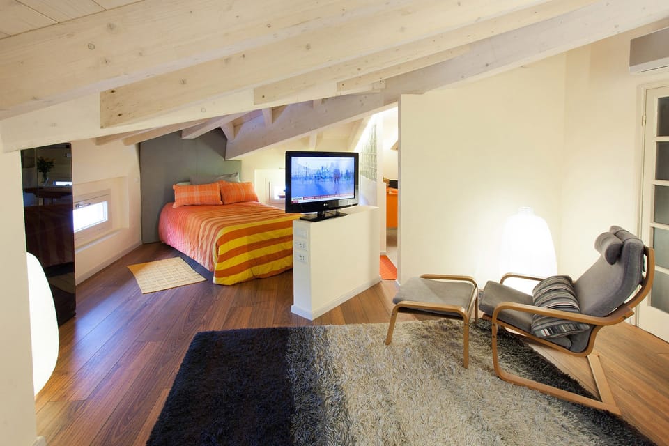 Classic Triple Room, Multiple Beds | Laptop workspace, blackout drapes, WiFi (free), bed sheets