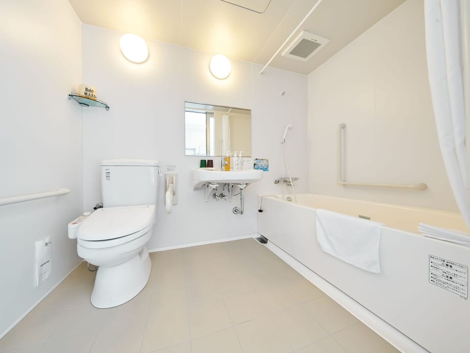 Superior Room, Non Smoking | Bathroom | Combined shower/tub, free toiletries, hair dryer, slippers