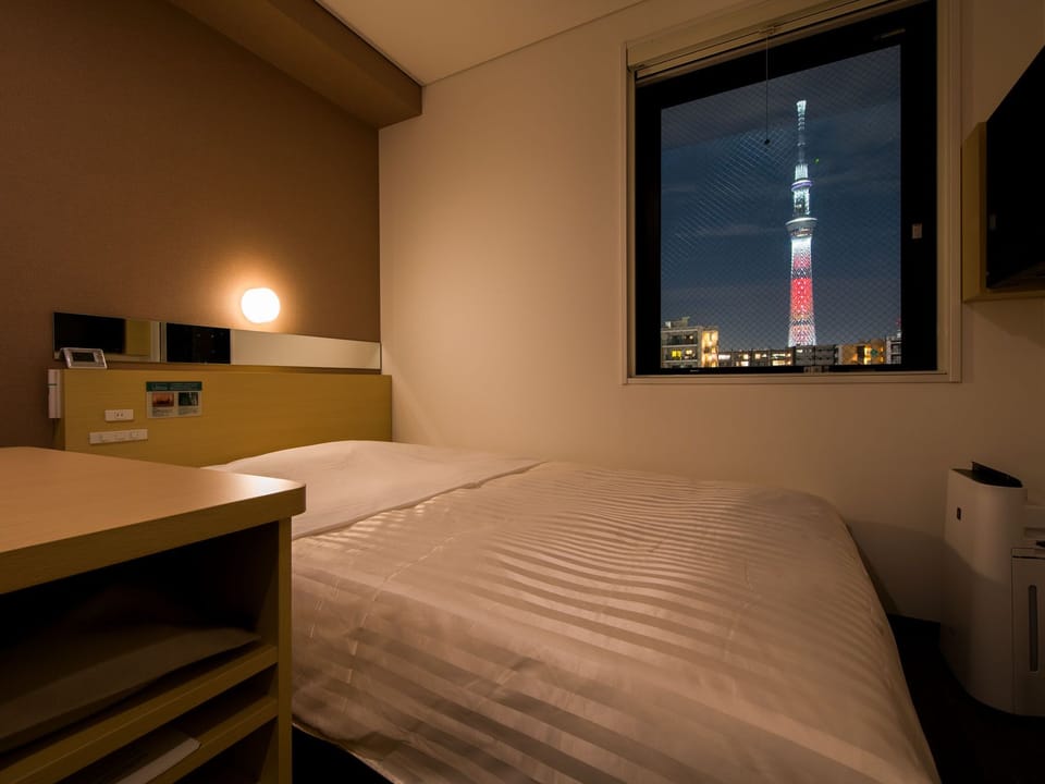 Extra Room | Desk, soundproofing, free WiFi, bed sheets