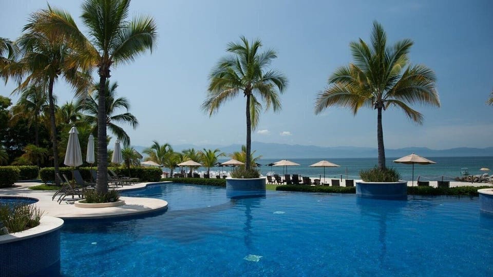 Swimming pool,Sea view