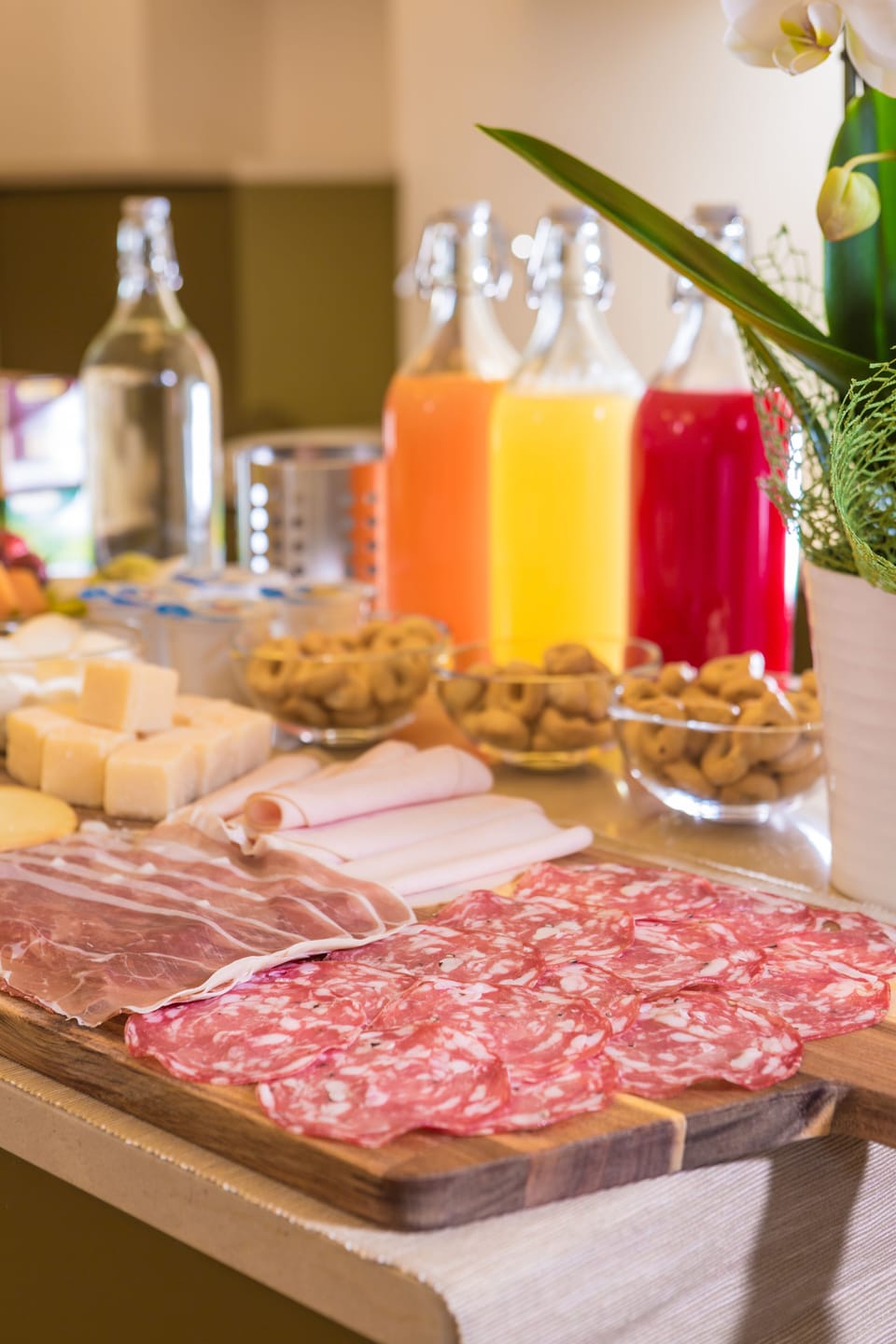 Free daily buffet breakfast
