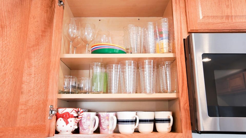 Kitchen: Coffee Cups, Wine Glasses and Regular Glasses also provided