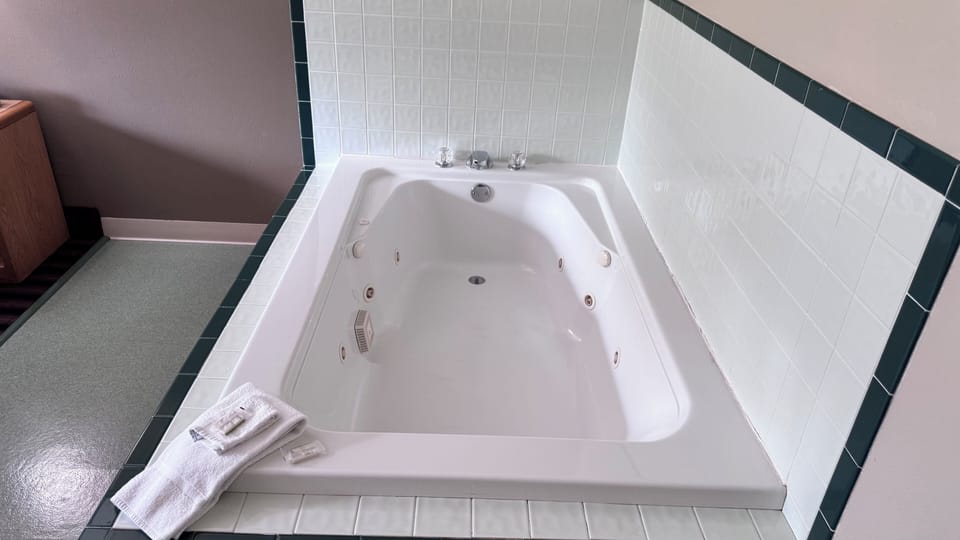 Suite, 1 Queen Bed, Jetted Tub | Desk, laptop workspace, blackout drapes, free WiFi