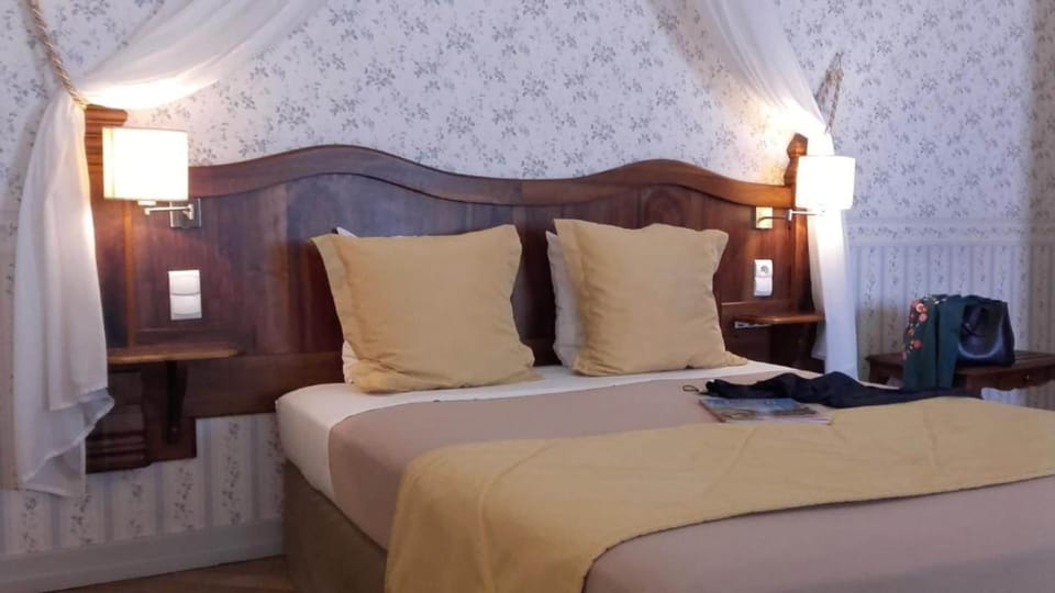 Family Room | In-room safe, individually decorated, individually furnished, desk