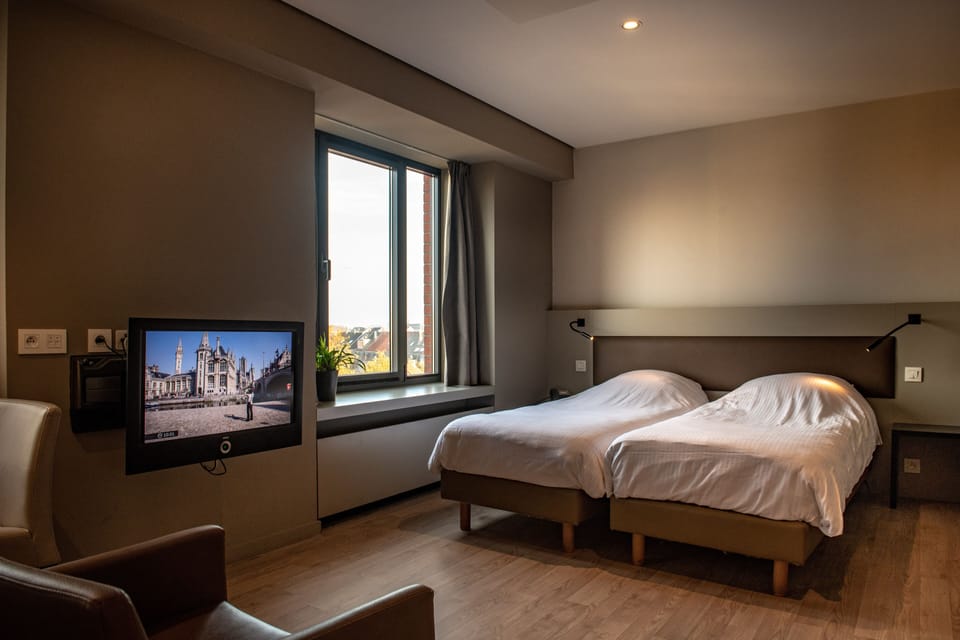 Twin Room, Kitchenette | Premium bedding, in-room safe, individually decorated, laptop workspace