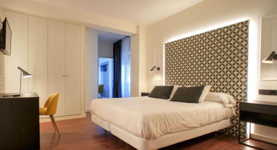 Desk, WiFi (free), bed sheets